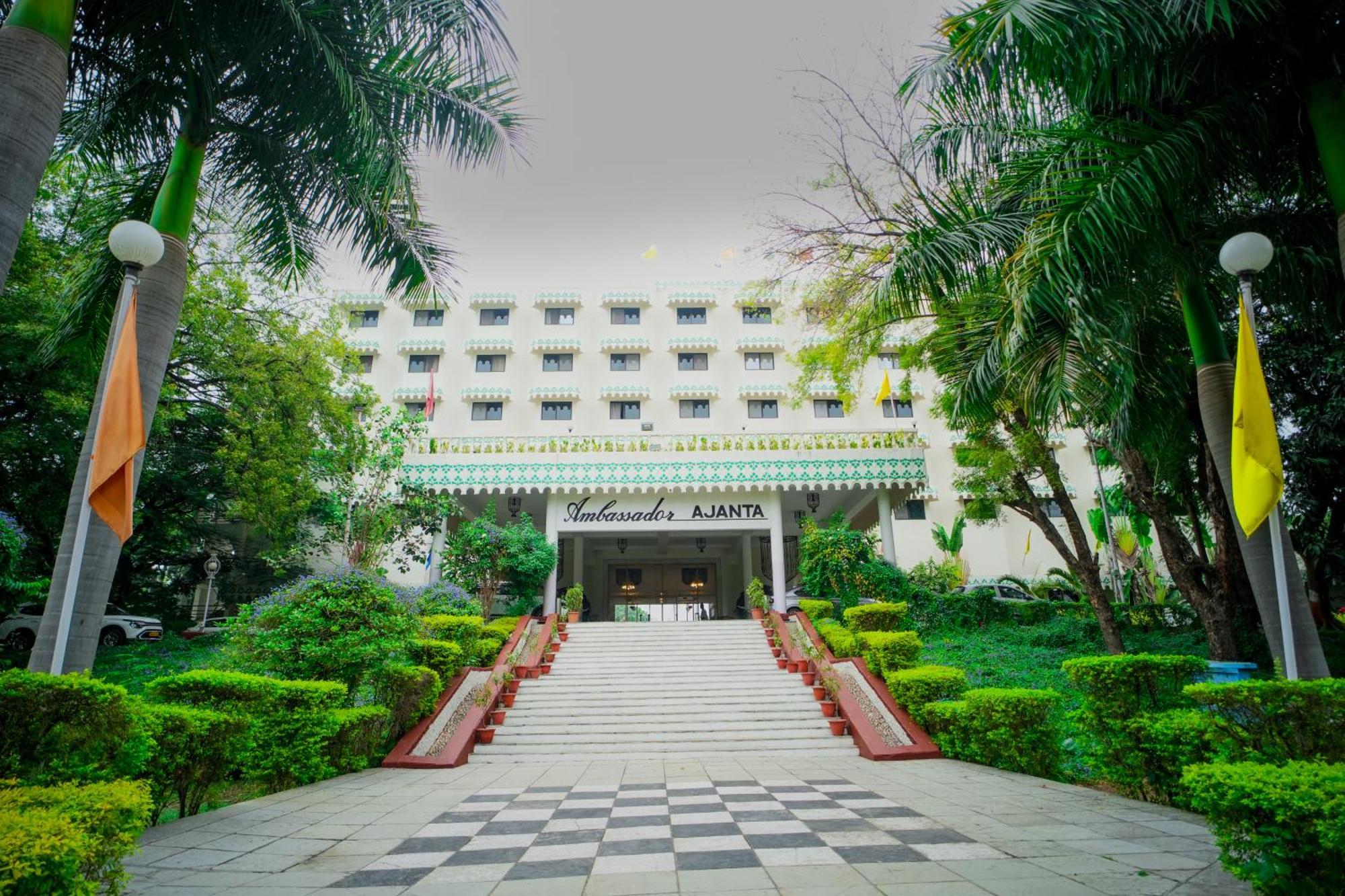 Ambassador Ajanta Hotel, Aurangabad Exterior foto