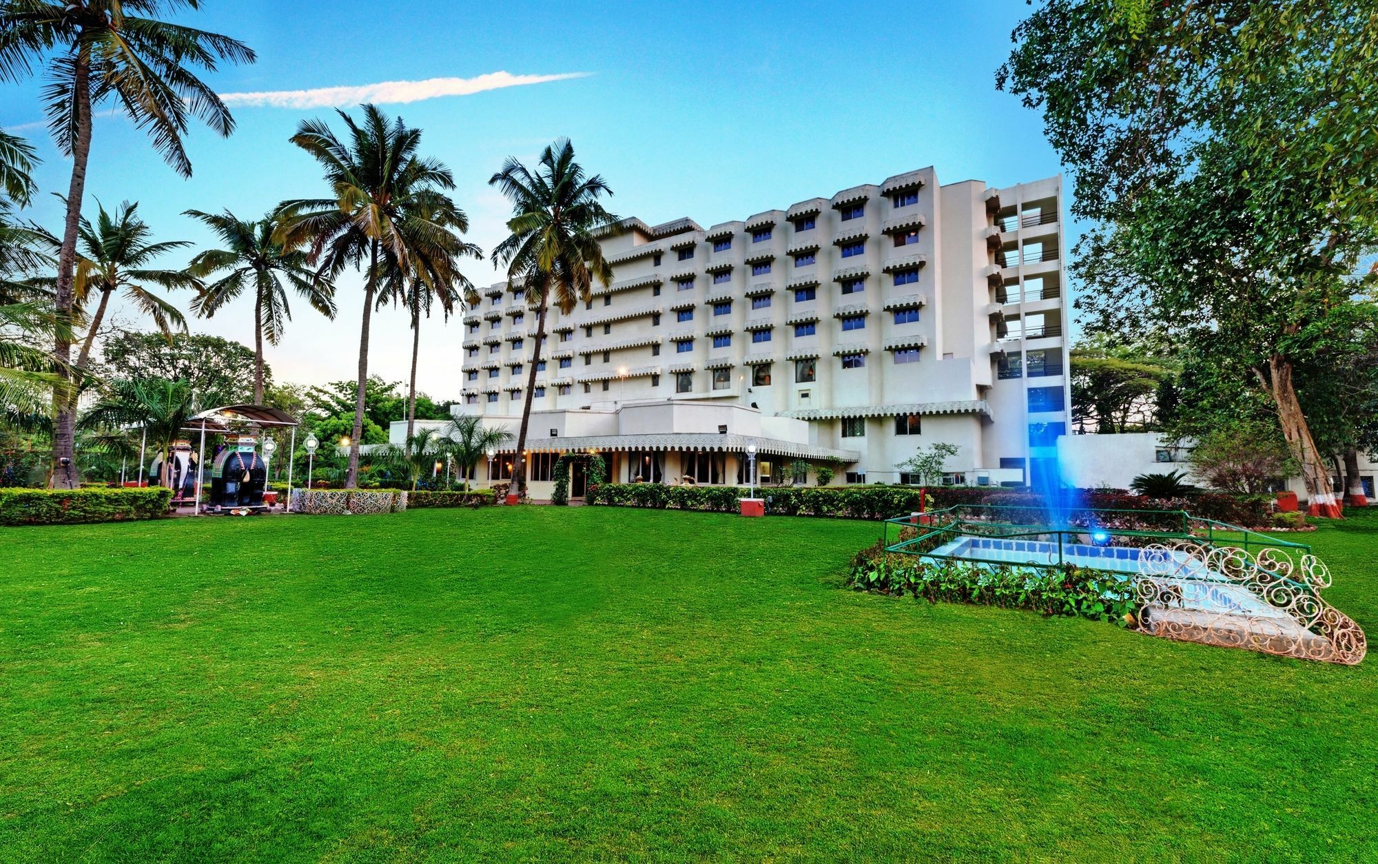 Ambassador Ajanta Hotel, Aurangabad Exterior foto